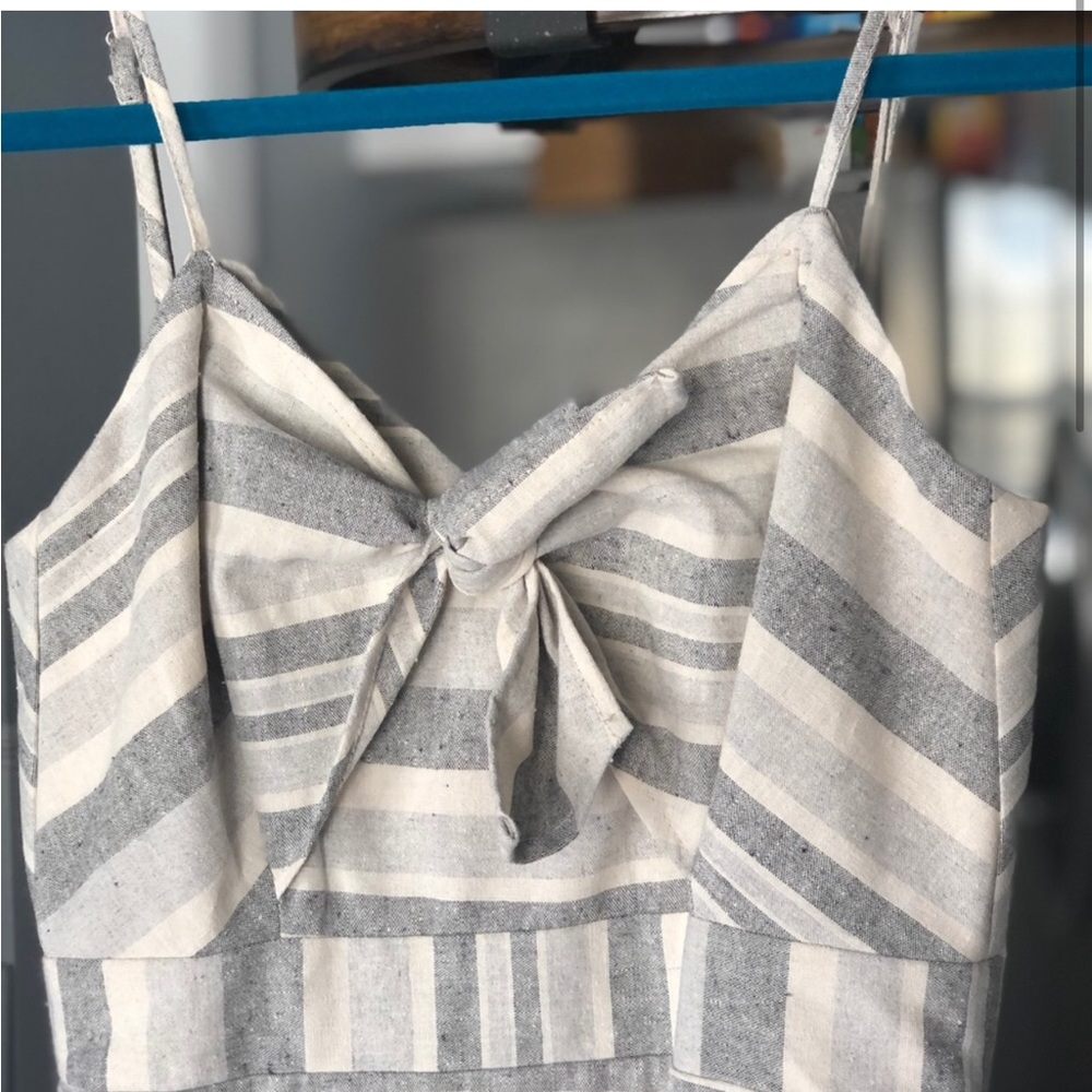 Adorable NWT women’s boutique linen dress/ NWT never worn/ size small